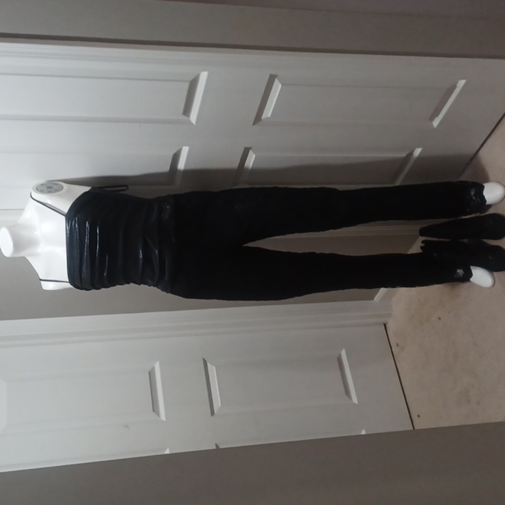 2 PC black lace pantsuit Size 8 top/6 pants
Approx. 28" waist, 33 1/2 inseam